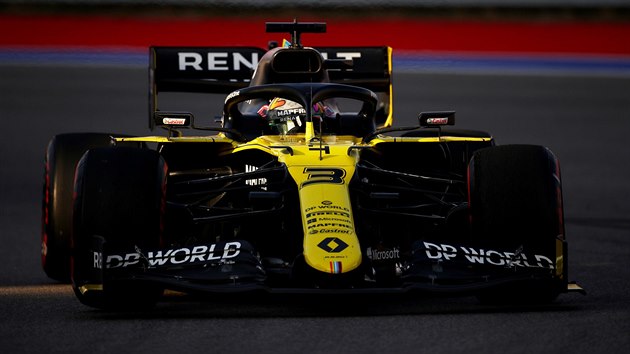 Daniel Ricciardo ze stje Renault pi trninku na Velkou cenu Ruska