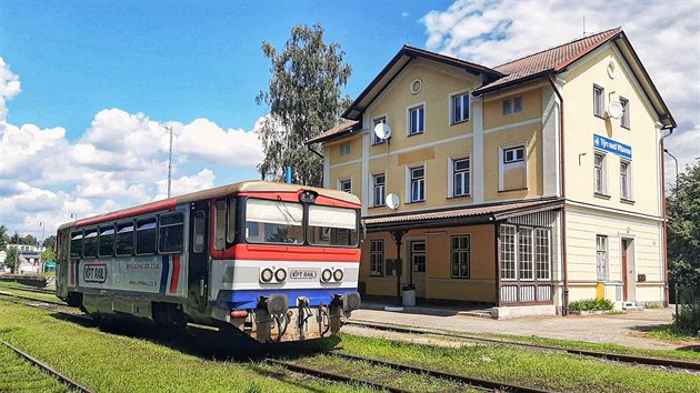 Motorov vz slovensk ady 811 spolenosti KPT Rail ve stanici Tn nad Vltavou