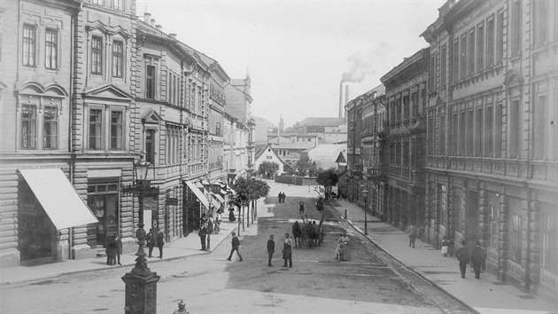 Historický snímek páteřní ulice