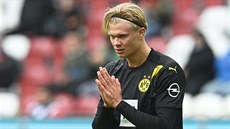 Erling Haaland z Dortmundu lituje nepromnné ance v utkání s Augsburgem.