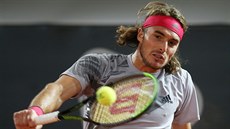 ek Stefanos Tsitsipas hraje bekhend v semifinále turnaje v Hamburku.