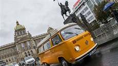 Spanilá jízda Prahou v rámci oslavy 70 let modelu Volkswagen Transporter