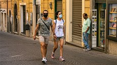 Italové nosí roušky z obavy před druhou vlnou koronaviru. (15. září 2020)