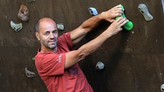 Jeden z nejúsp�n�j�ích �eských horolezc� Radek Jaro�. Vylezl na v�ech 14...