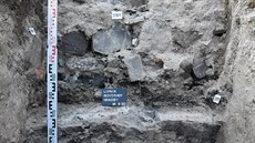 Archeologové dostali v Lipníku nad Bečvou šanci prozkoumat základy tamních městských hradeb v místě, kde byla zbourána bývalá škola.