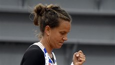 Barbora Strýcová se raduje v prvním kole na Roland Garros.