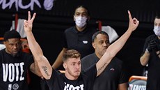 Meyers Leonard oslavuje trefu Miami.