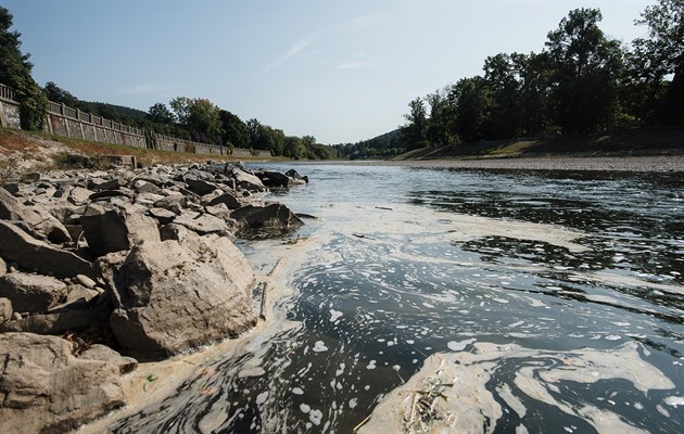 Poslanci budou znovu mimořádně jednat o případu otrávené řeky Bečvy