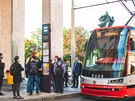 Na tramvajov� zast�vce Palack�ho n�m�st� je od st�edy v provozu prototyp nov�ho...