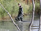 Dno Farskho rybnku v Hornm Jietn na Mostecku se propadlo do bval...