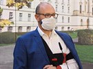 Vláda uitelm poskytne respirátory, potvrdil ministr Plaga