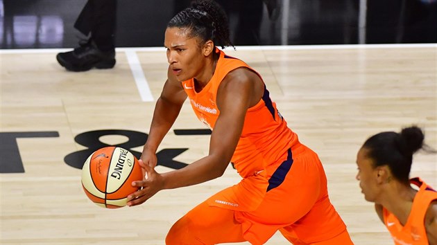 Alyssa Thomasov z Connecticutu v ptm semifinle WNBA.