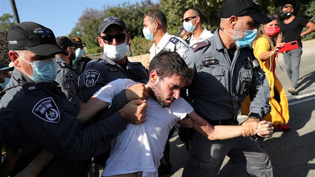 Izraelci protestuj proti omezen shromaovn. (29. z 2020)