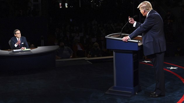 Prezident Donald Trump v pedvolebn debat se svm soupeem Joe Bidenem (30. z 2020)