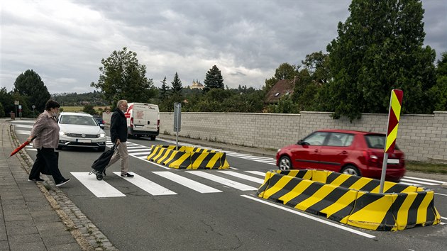 Frekventovan kiovatka ulic U Cihelny, Gagarinova a Pplk. Sochora v olomouck mstsk sti Drodn se po dlouhodobm upozorovn mstnch lid dokala novho dopravnho znaen a bezpenostnch prvk. Nebezpen je podle obyvatel Drodna zejmna pechod pro chodce, v irok kiovatce je z vedlej ulice patn rozhled. Loni v jnu zde dolo k vn dopravn nehod, pi n nkladn vz srazil desetiletou dvku.