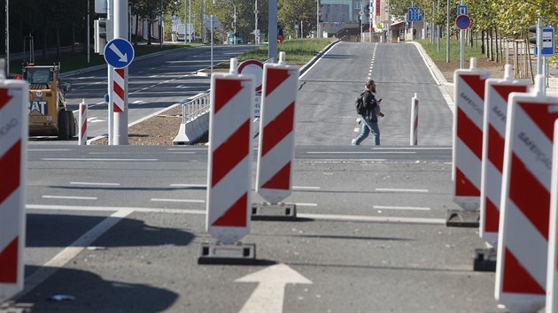 Šoférům v Plzni se uleví. Po roce a půl se otevírá zrekonstruovaná Studentská ulice na Lochotíně, která je výpadovkou na Karlovy Vary. (30. 9. 2020)