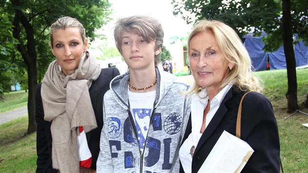Tereza Maxov, jej syn Tobias Fetterlein a modelina maminka Alena Maxov (Praha, 21. ervna 2014)