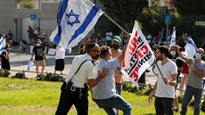 Izraelci protestují proti omezení shromaování. (29. záí 2020)