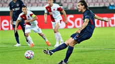 Alexander Scholz v dresu Midtjyllandu promuje pokutový kop bhem odvety play...