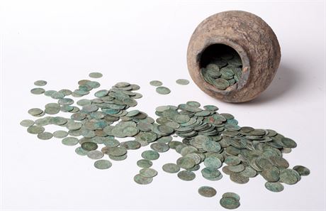 Mince byly uloené v dochované keramické nádob a jsou ve vynikajícím stavu.
