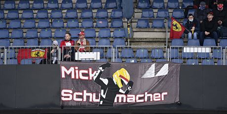 Fanouci na Micka Schumachera pi páteních trénincích na Nürburgringu ekali...