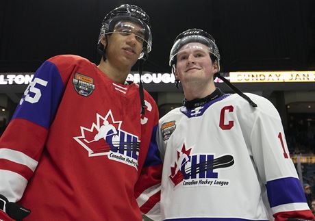 Alexis Lafreniére (vpravo) je jednikou draftu NHL, Quinton Byfield dvojkou.