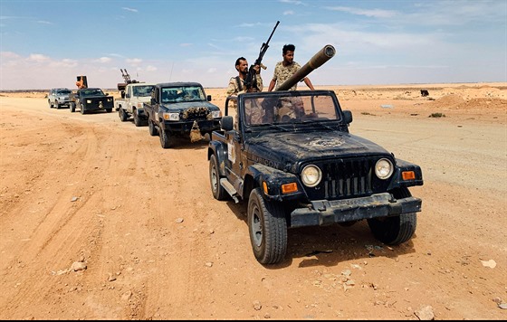Jednotky loajální vládě v Tripolisu poblíž vesnice Abú Kurájn (15. září 2020)