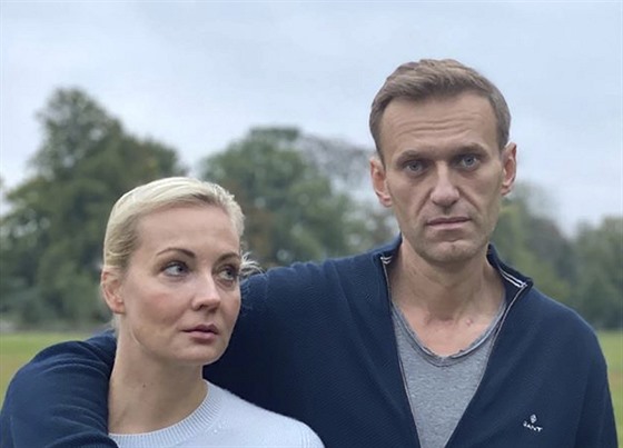 Alexej Navalnyj s manelkou Juli (6. bezna 2020)