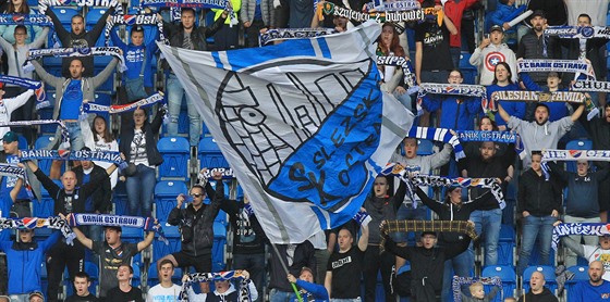 Fanoušci Baníku Ostrava během utkání proti Slavii.