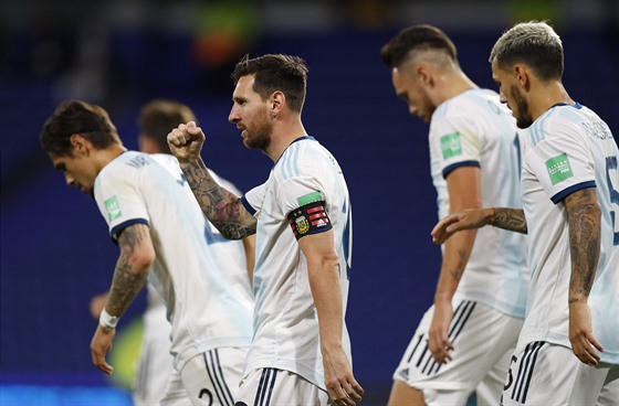 Argentinský kapitán Lionel Messi slaví gól.