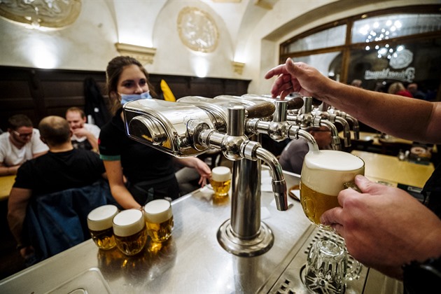 Stát uhradí restauratérům plné mzdy i nájmy. Získají bonus na zaměstnance
