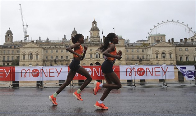 V Londýně se učí rozvolňovat, chystají se závody pro tisíce běžců i diváků