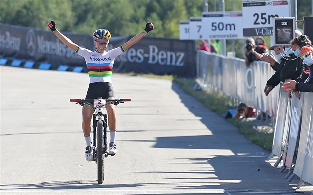 Ferrandová-Prévotová vyhrála gravelové MS a má letošní čtvrtý cyklistický titul