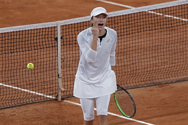 Iga wiatekov z Polska slav postup do tvrtfinle Roland Garros.