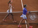 Sofia Keninová a Petra Kvitová (vpravo) po semifinále Roland Garros.
