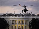 Americký prezident pilétá zpt do Bílého domu z nemocnice, kde se léil s...