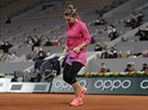 Rumunka Simona Halepová smutní po nezdaeném úderu v osmifinále Roland Garros.