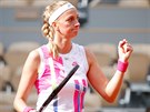 eská tenistka Petra Kvitová se hecuje ve tvrtfinále Roland Garros.