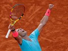 panl Rafael Nadal se raduje z postupu do finále Roland Garros.