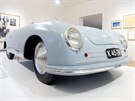 Ve Vratislavicch vystavuj vrnou kopii prvnho prodanho Porsche 356.