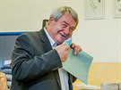 Pedseda KSM Vojtch Filip odevzdal svj hlas v krajských volbách v eských...