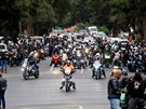 Motorkáská demonstrace proti vradám farmá v Jihoafrické republice. (29....