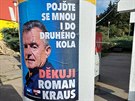 Jet ped vsledky voleb vyvsil kandidt do Sentu Roman Kraus v okrsku...