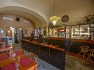 Prázdná restaurace u praského Staromstského námstí. (29. záí 2020)
