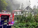 Poár zachvátil sklad deva v Lobendav na Dínsku , hasii museli rozebrat...