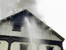 Poár zachvátil sklad deva v Lobendav na Dínsku , hasii museli rozebrat...