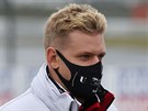 Mick Schumacher se oblékl do barev stáje Alfy Romeo, premiéry v F1 se ale...
