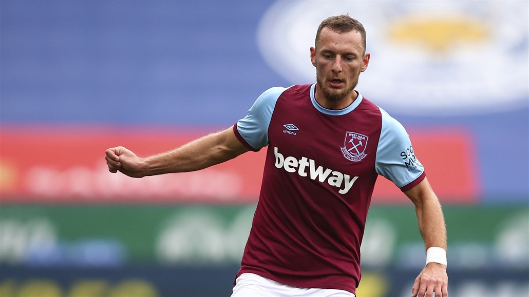 Vladimír Coufal odehrál svj první zápas za West Ham proti Leicesteru.