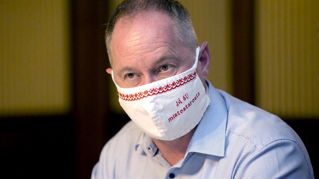 Petr Gazdík ve volebním �tábu hnutí STAN ve Zlín� (3. �íjna 2020)