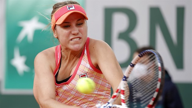 Sofia Keninov v akci v semifinle Roland Garros.